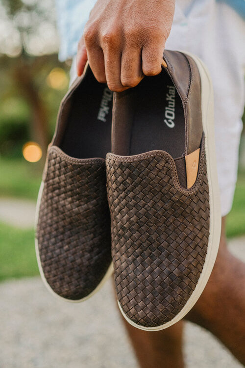 OluKai Laeahi Lauhala Shoe in dark java