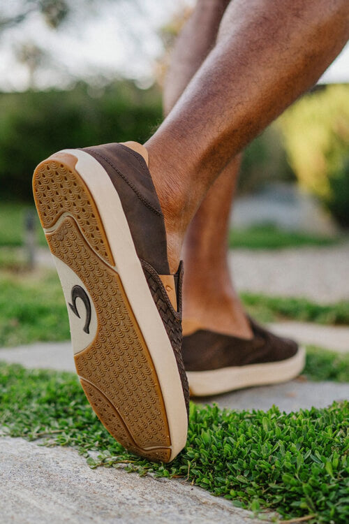 OluKai Laeahi Lauhala Shoe in dark java