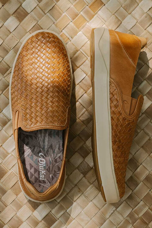 OluKai Laeahi Lauhala Shoe in fox