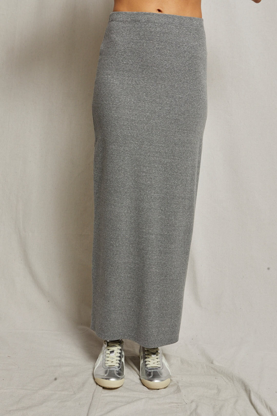 Perfect White Tee aja rib skirt in dark heather grey