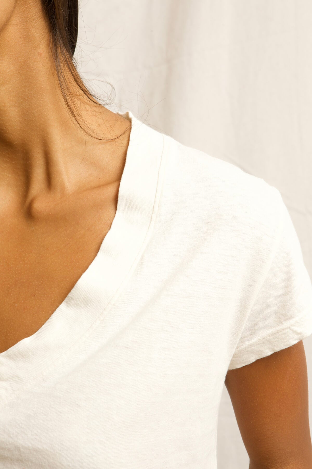 Perfect White Tee Alanis v neck in bright ivory