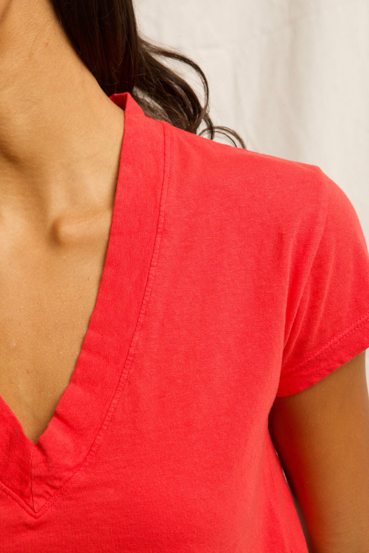 Perfect White Tee alanis v neck poppy red