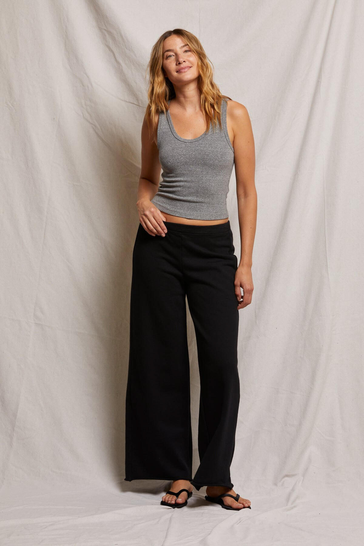 Perfect White Tee Amber Wide Leg in black