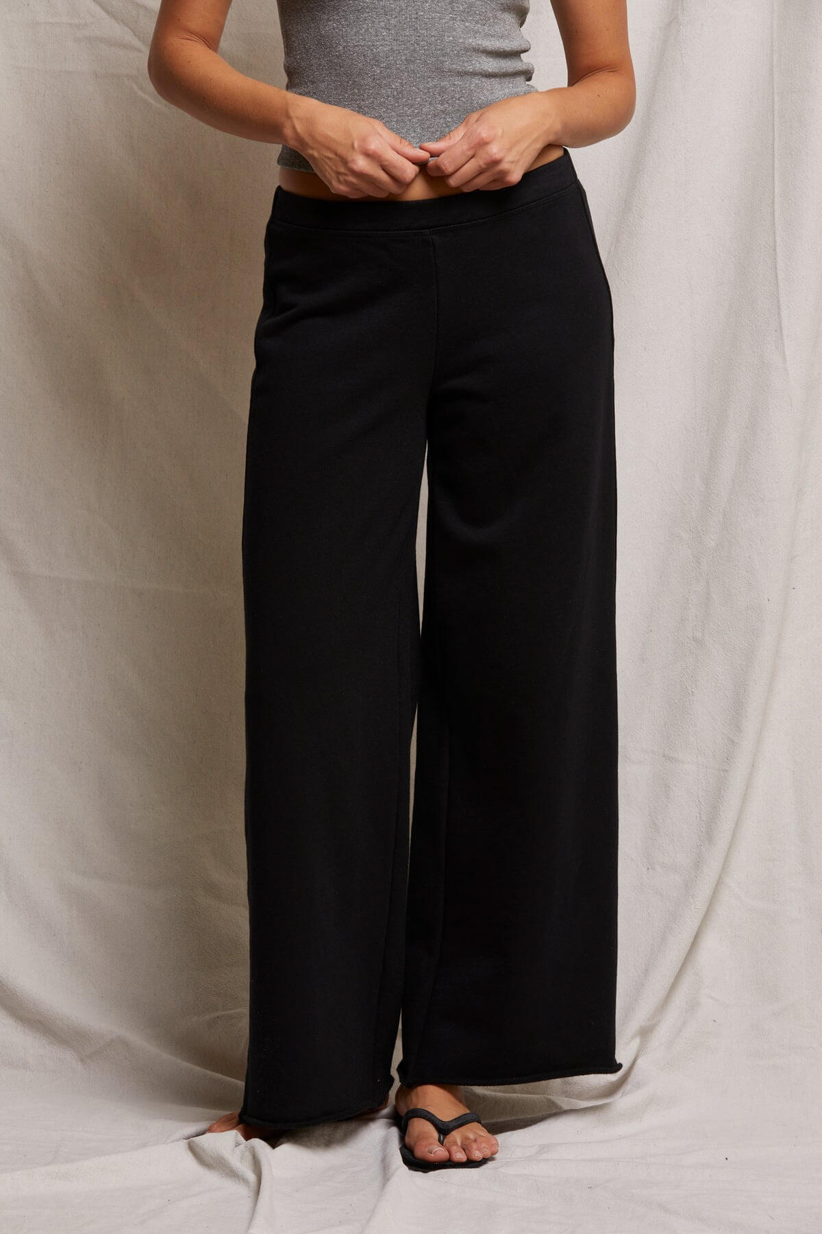 Perfect White Tee Amber Wide Leg in black