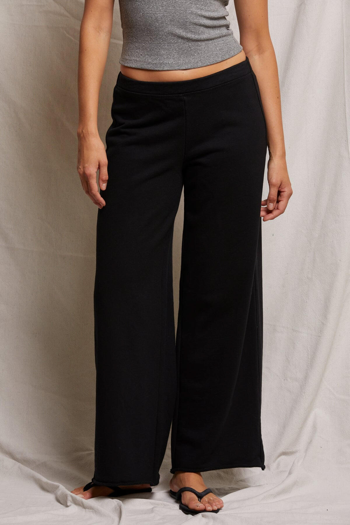 Perfect White Tee Amber Wide Leg in black