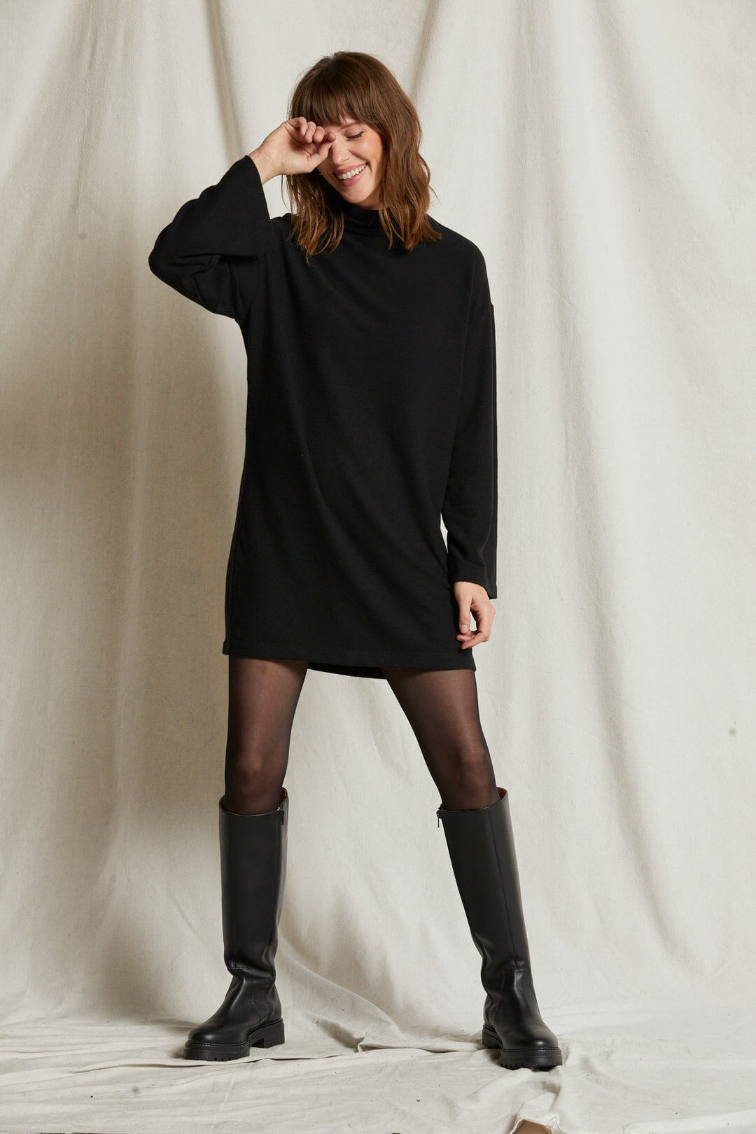 Perfect White Tee Anette Sweater mini dress in black