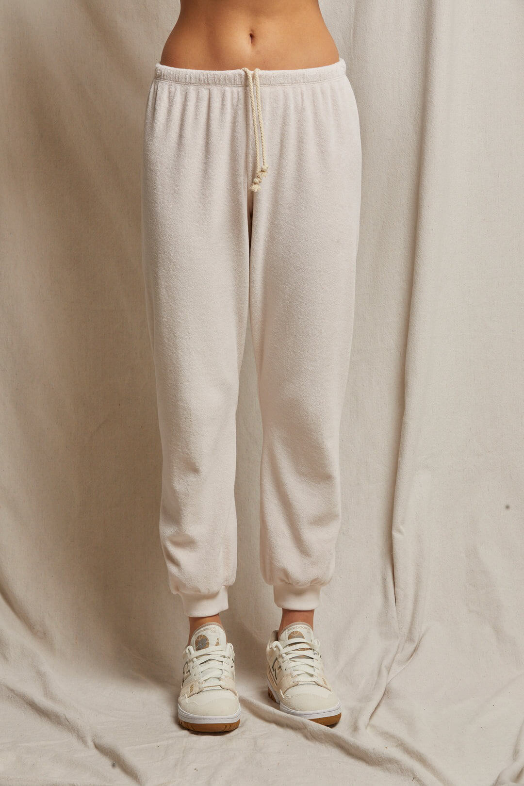 Perfect White Tee Bailey velour joggers in sugar