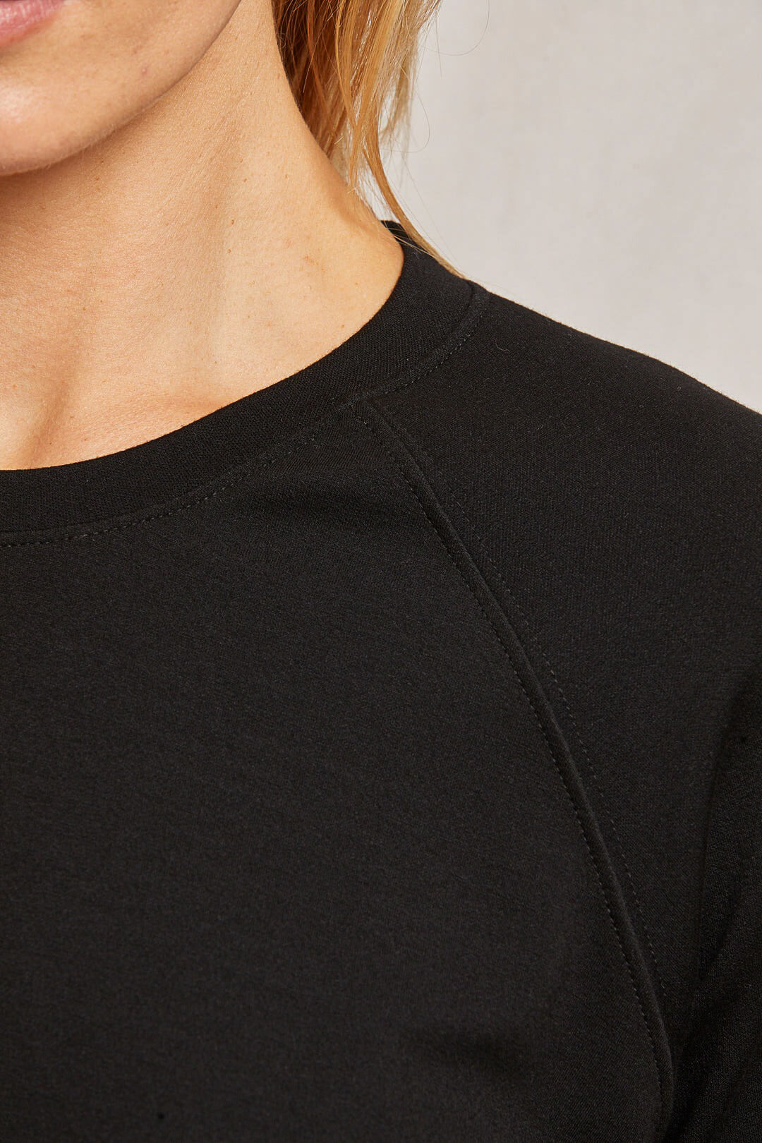 Perfect White Tee Blair Raglan in black