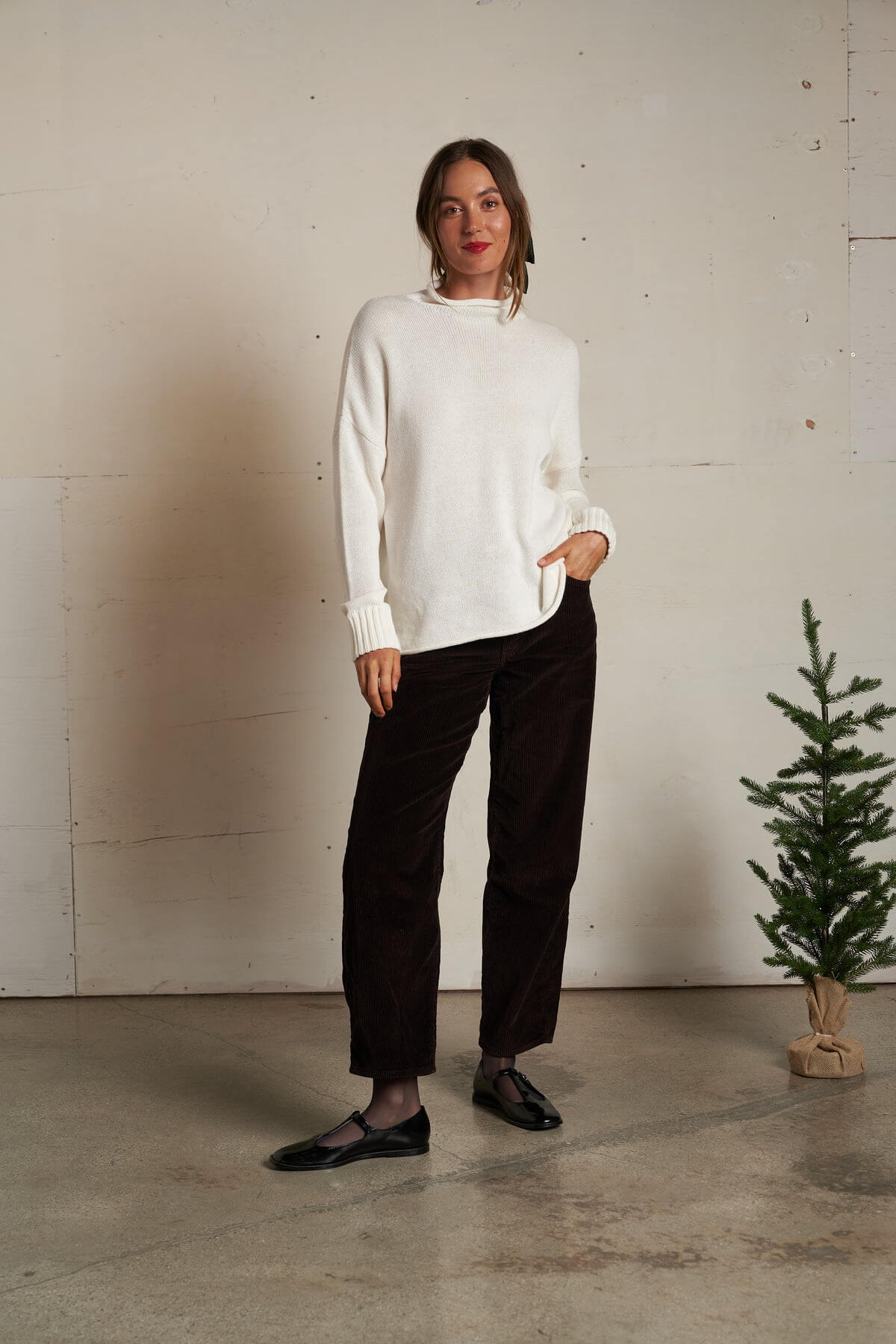 Perfect White Tee Cashmere Sweater in sugar
