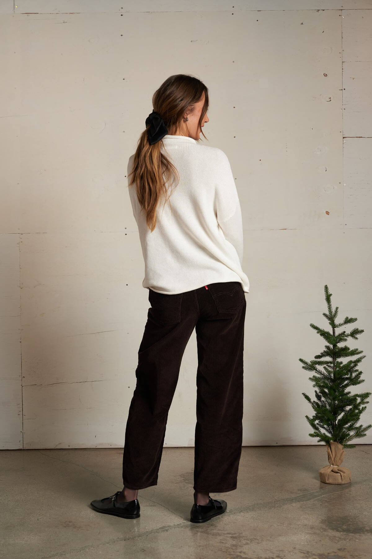 Perfect White Tee Cashmere Sweater in sugar