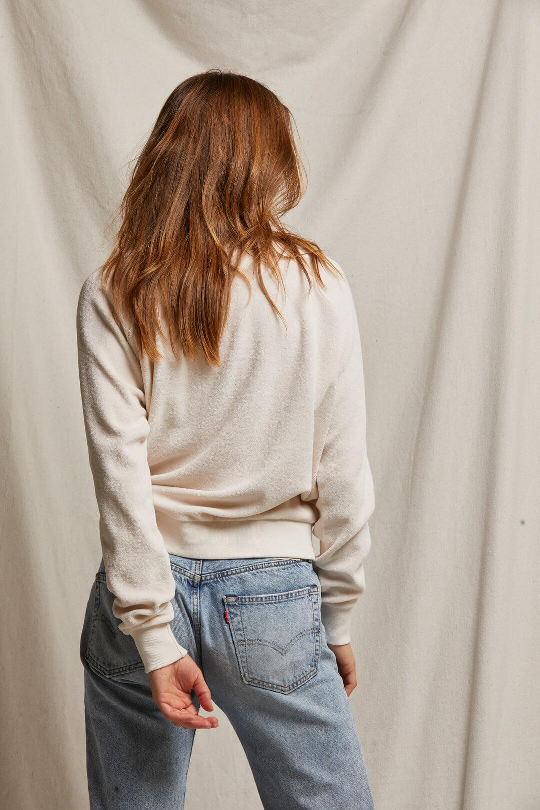 Perfect White Tee ember velour sweatshirt in sugar