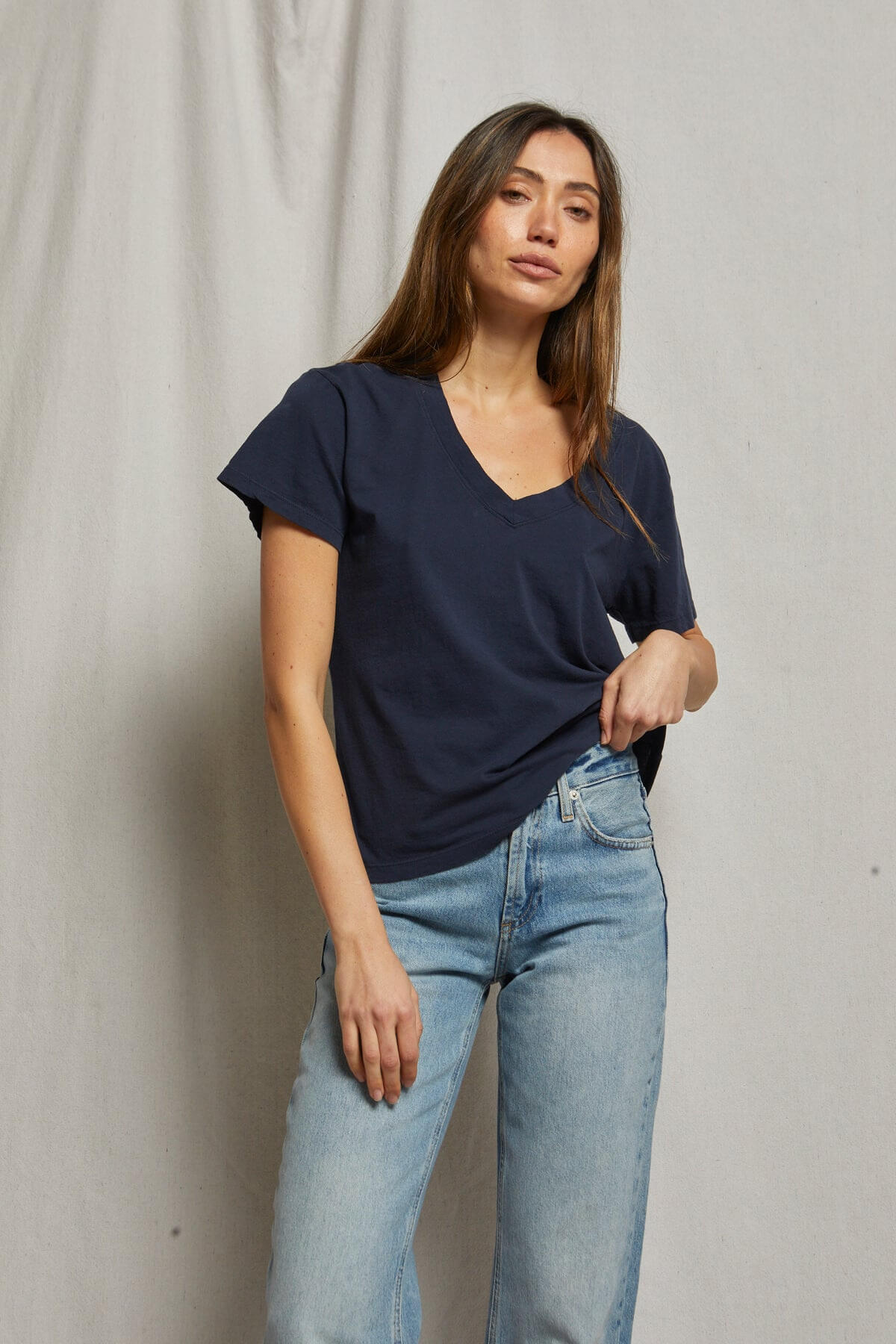 Perfect White Tee Hendrix Tee in navy