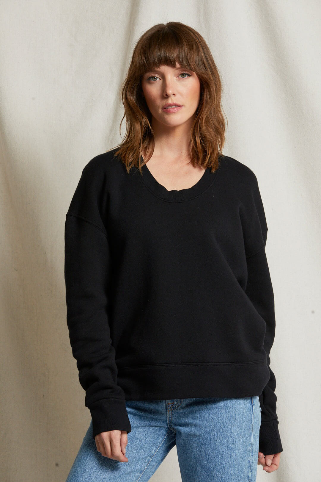 Perfect White Tee Janie Sweatshirt in black