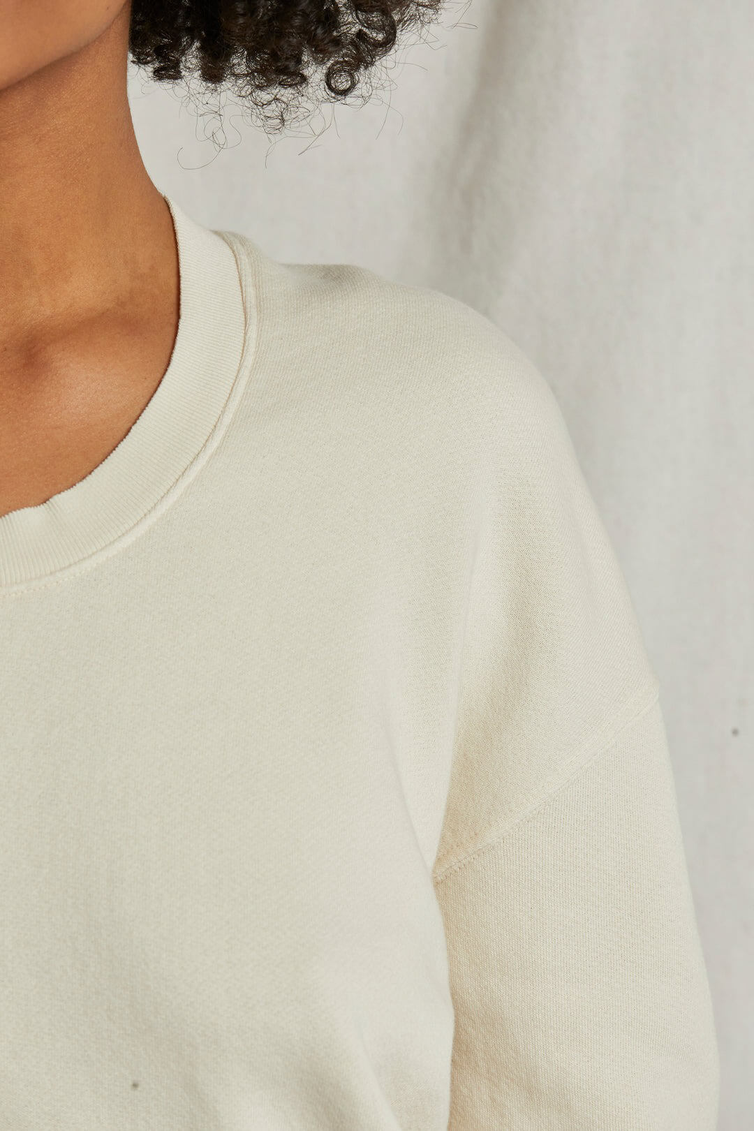 Perfect White Tee Janie Sweatshirt in sugar