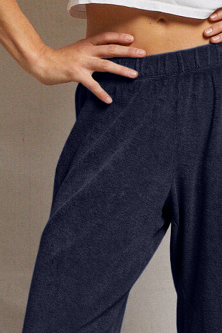 Perfect White Tee Katie Sweatpant in navy