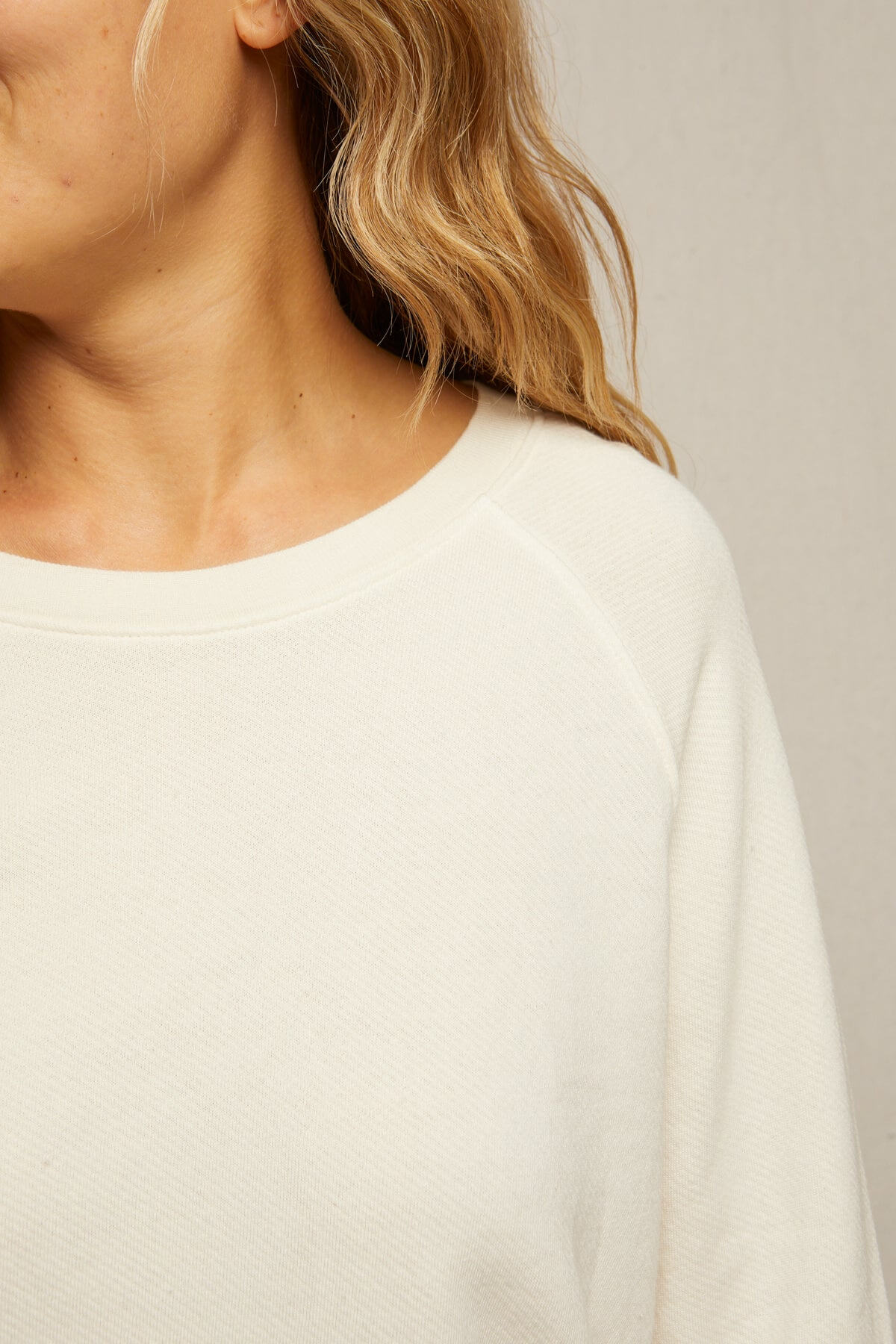 Perfect White Tee Lennon sweatshirt in bright ivory