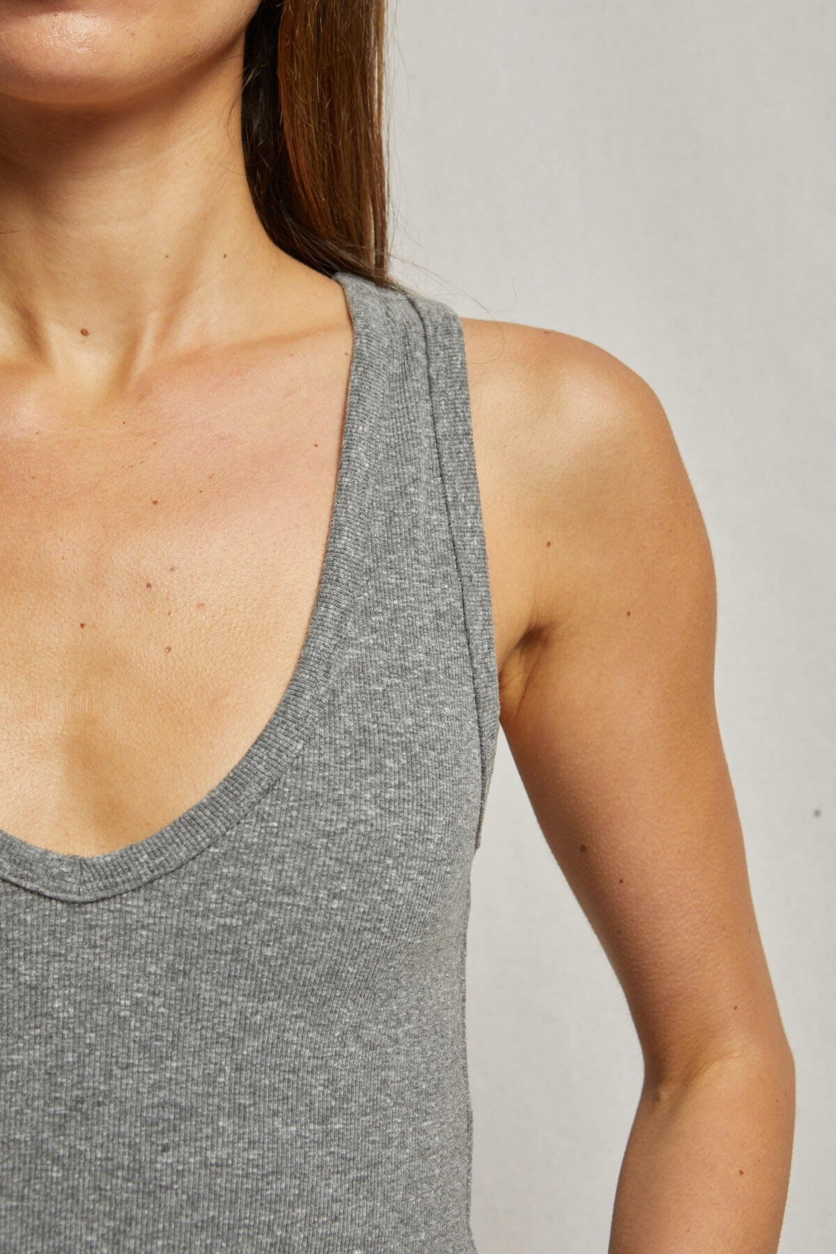 Perfect White Tee Maria tank in dark heather grey