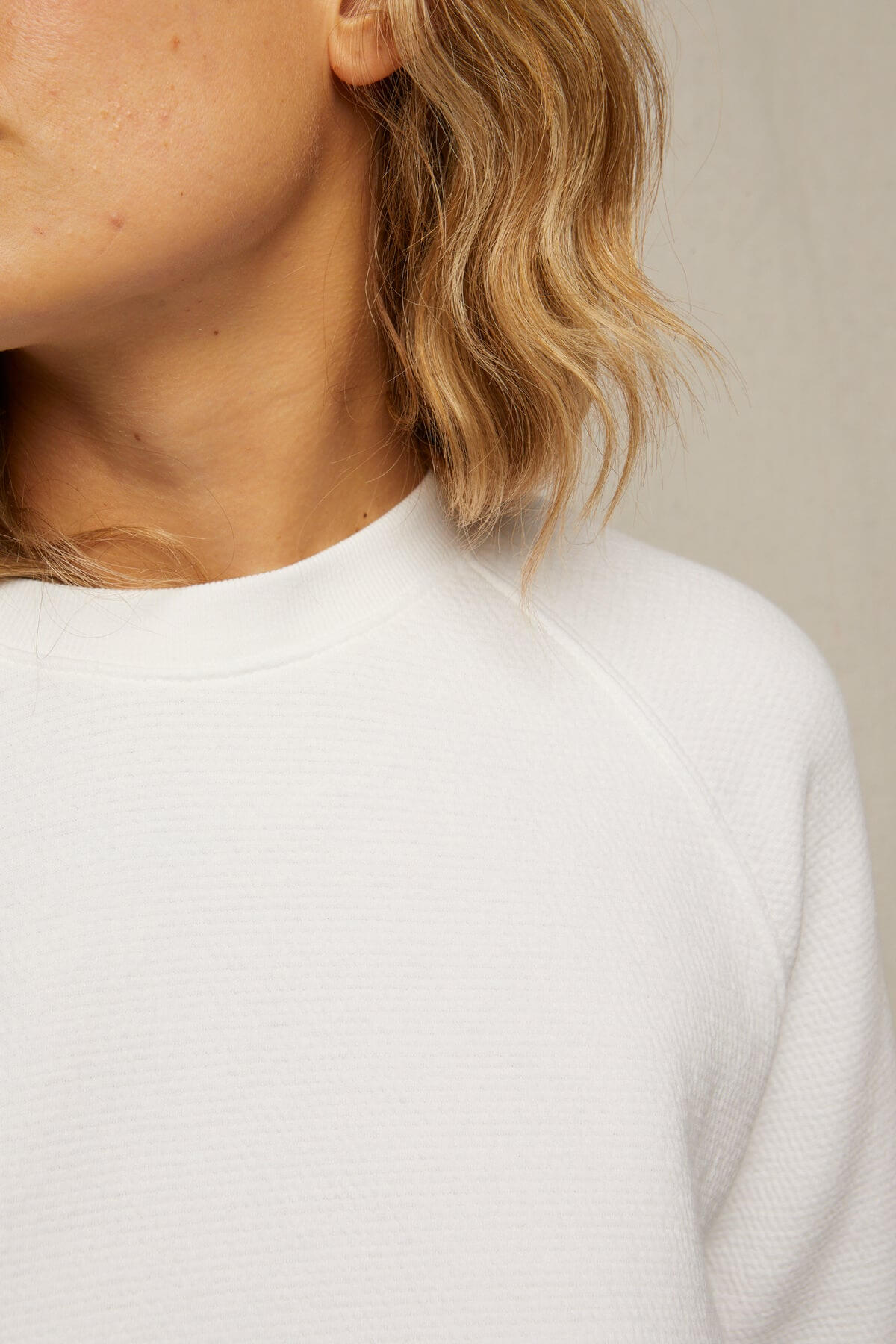 Perfect White Tee Meg thermal crew in natural