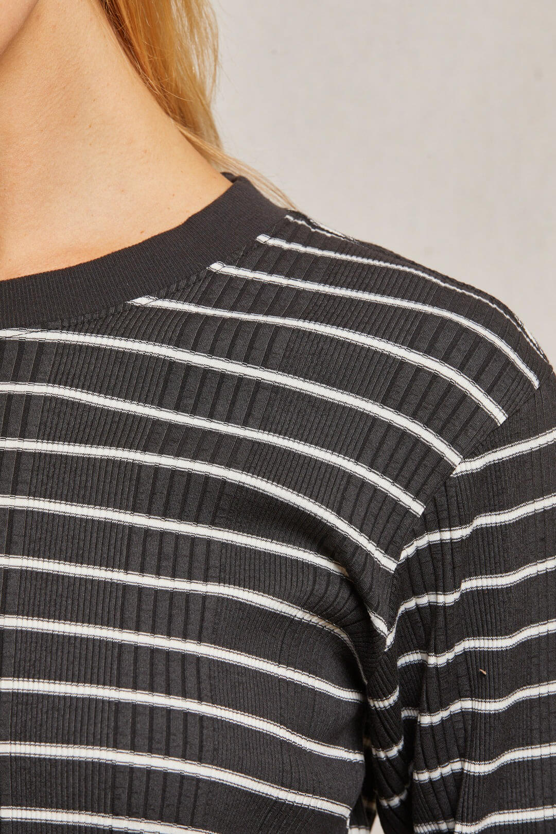 Perfect White Tee Stef pullover in black sugar stripe