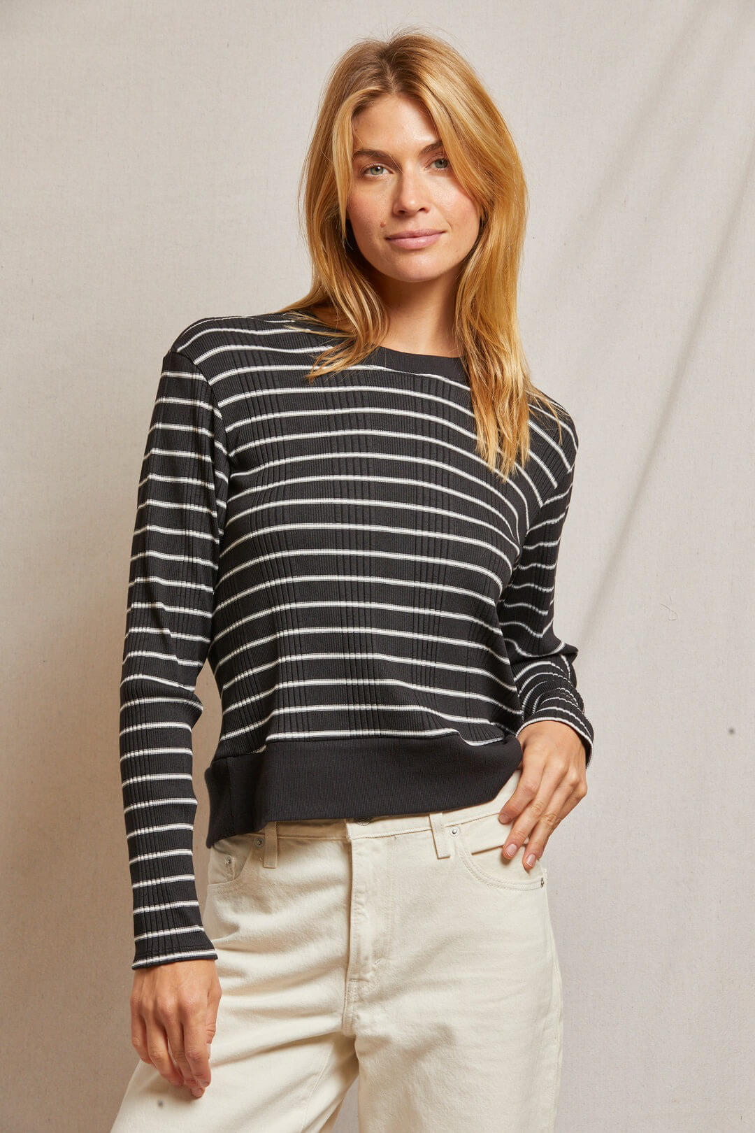 Perfect White Tee Stef pullover in black sugar stripe