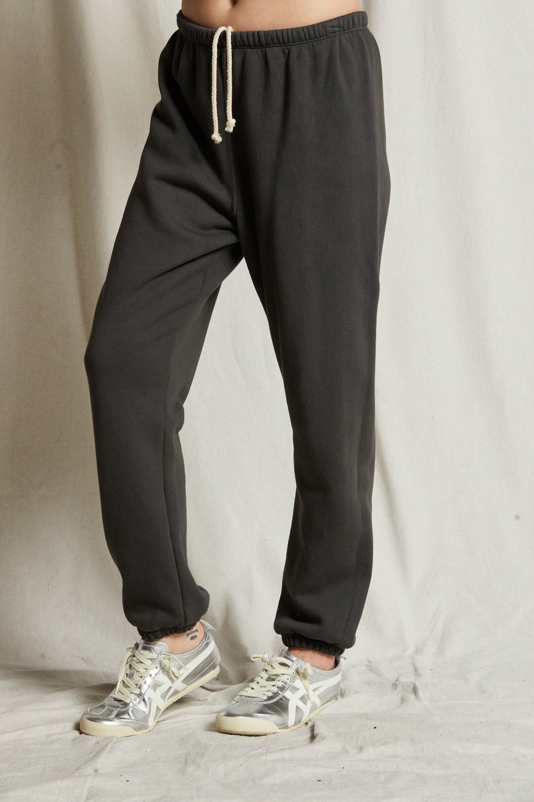 Perfect White Tee stevie sweatpant in vintage black