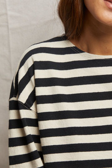 Perfect White Tee taylor long sleeve in black natural stripe