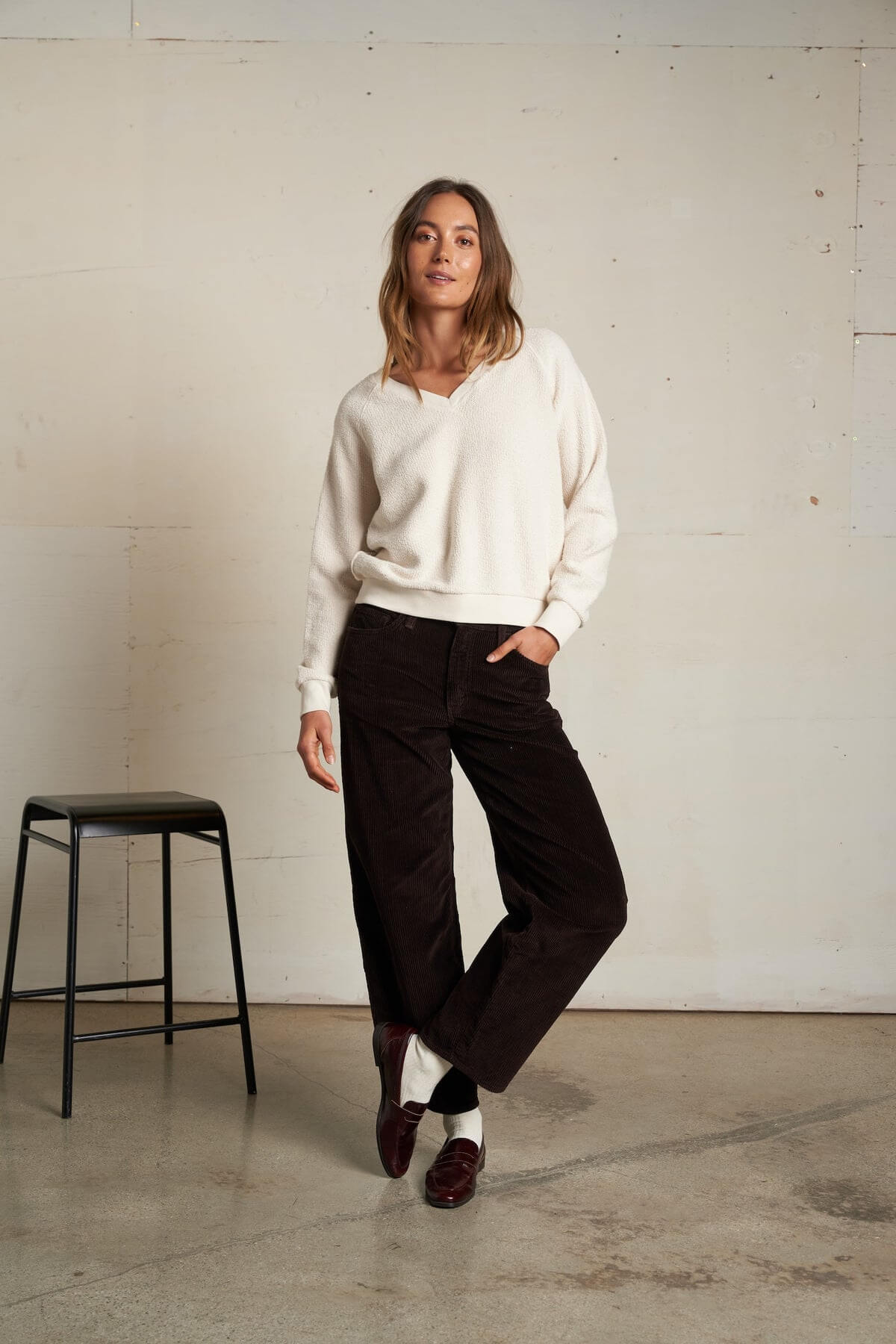 Perfect White Tee Zuri Sweatshirt in sugar