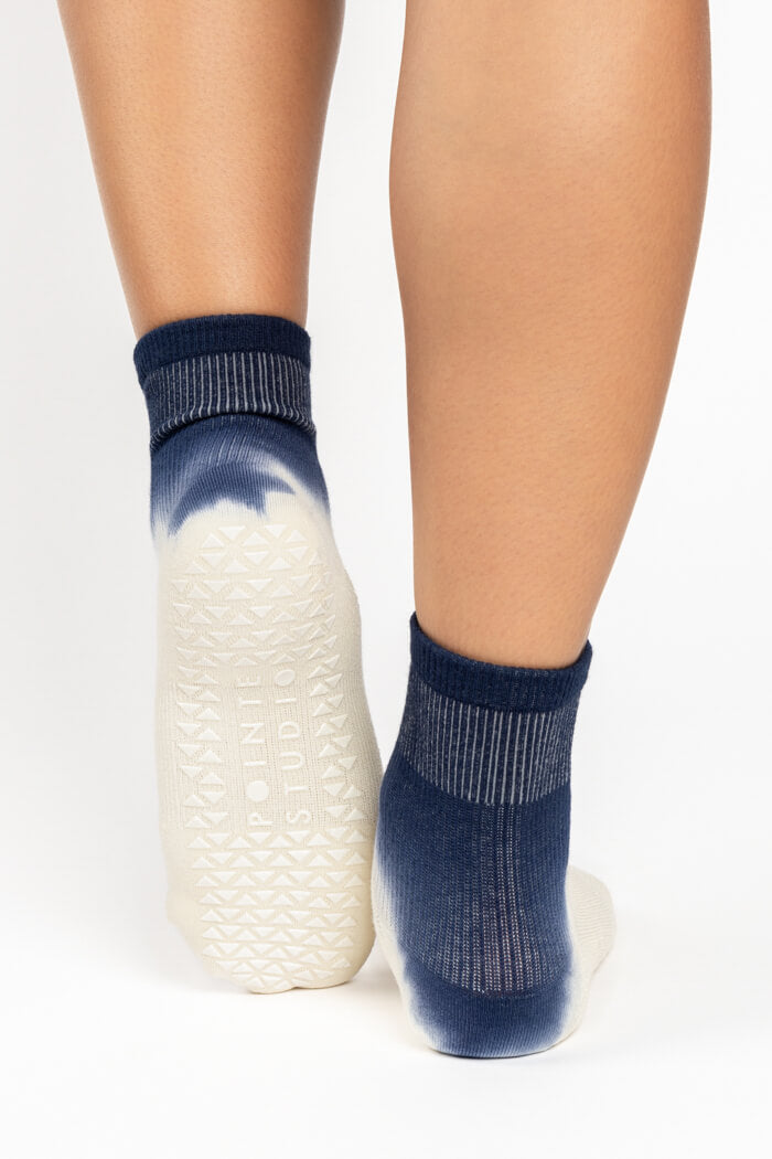 pointe studio cameron ankle socks in blue ribbon