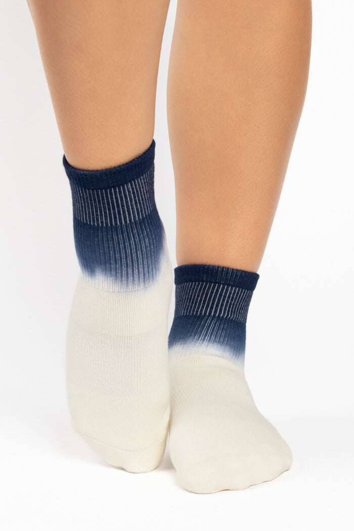 pointe studio cameron ankle socks in blue ribbon