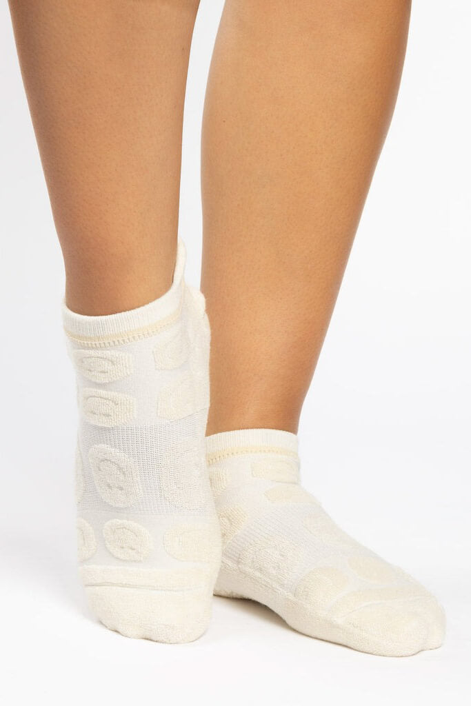 Pointe studio happy terry full foot grip sock in ivory