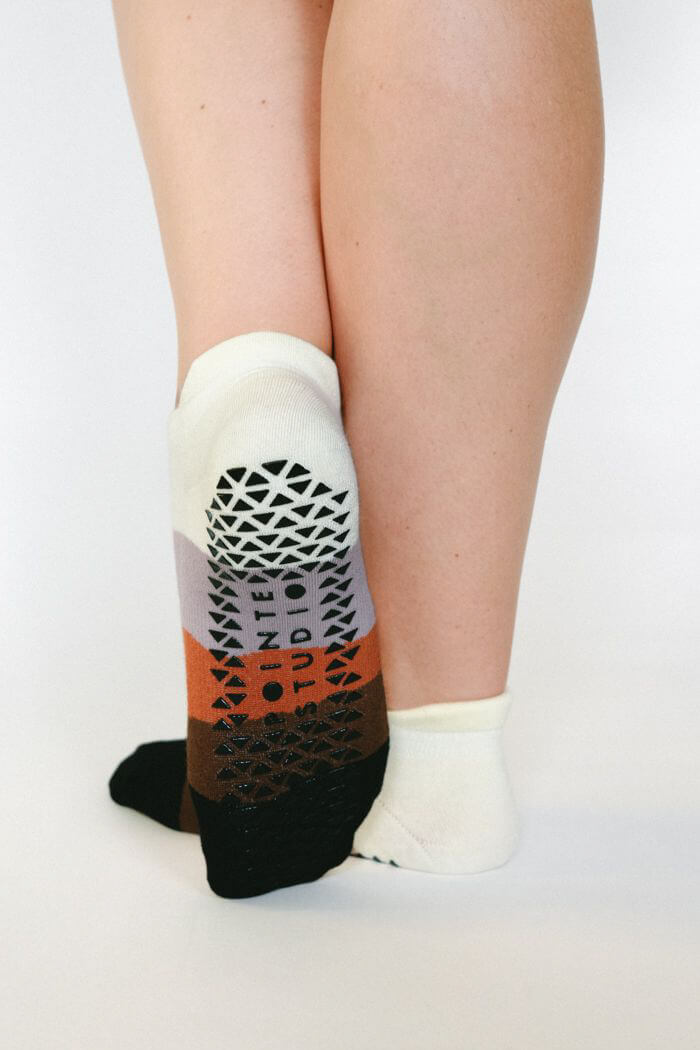 Pointe Studio layered stripe full foot grip socks in mocha
