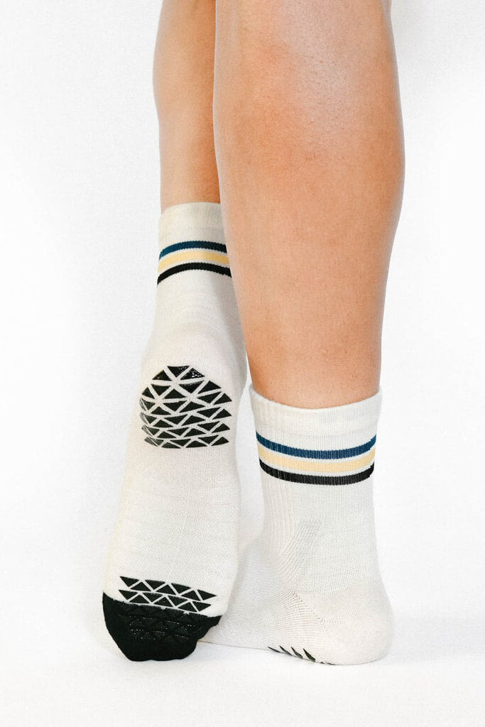 Pointe Studio Phoebe ankle runner sock in white