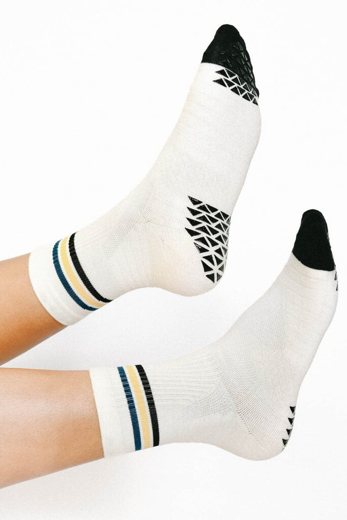 Pointe Studio Phoebe ankle runner sock in white