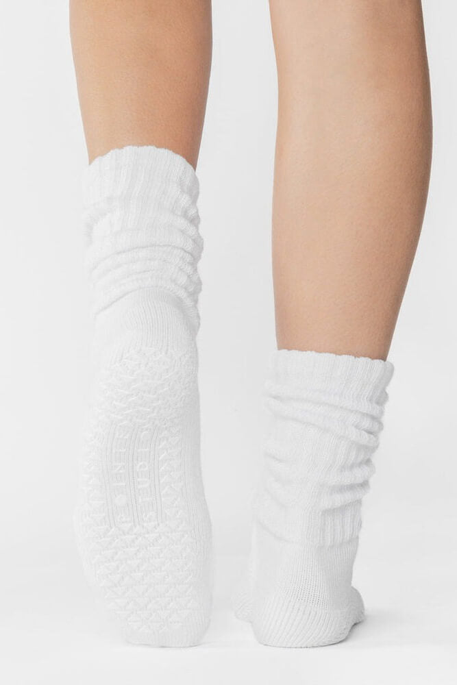 Pointe Studio slouch full crew grip socks in white