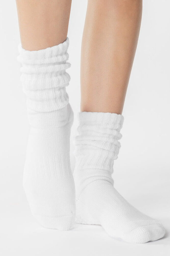 Pointe Studio slouch full crew grip socks in white