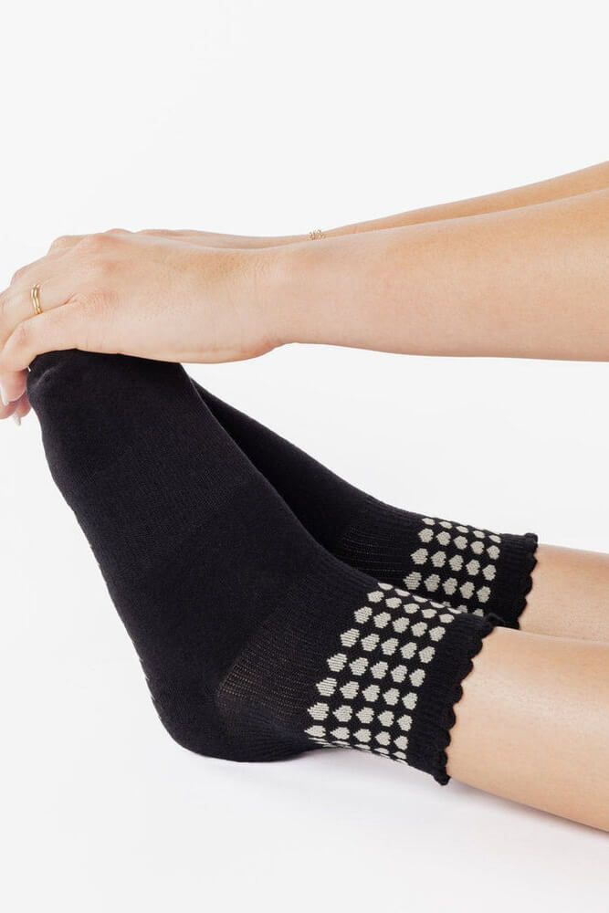 Pointe Studio sweetheart ankle grip sock in black