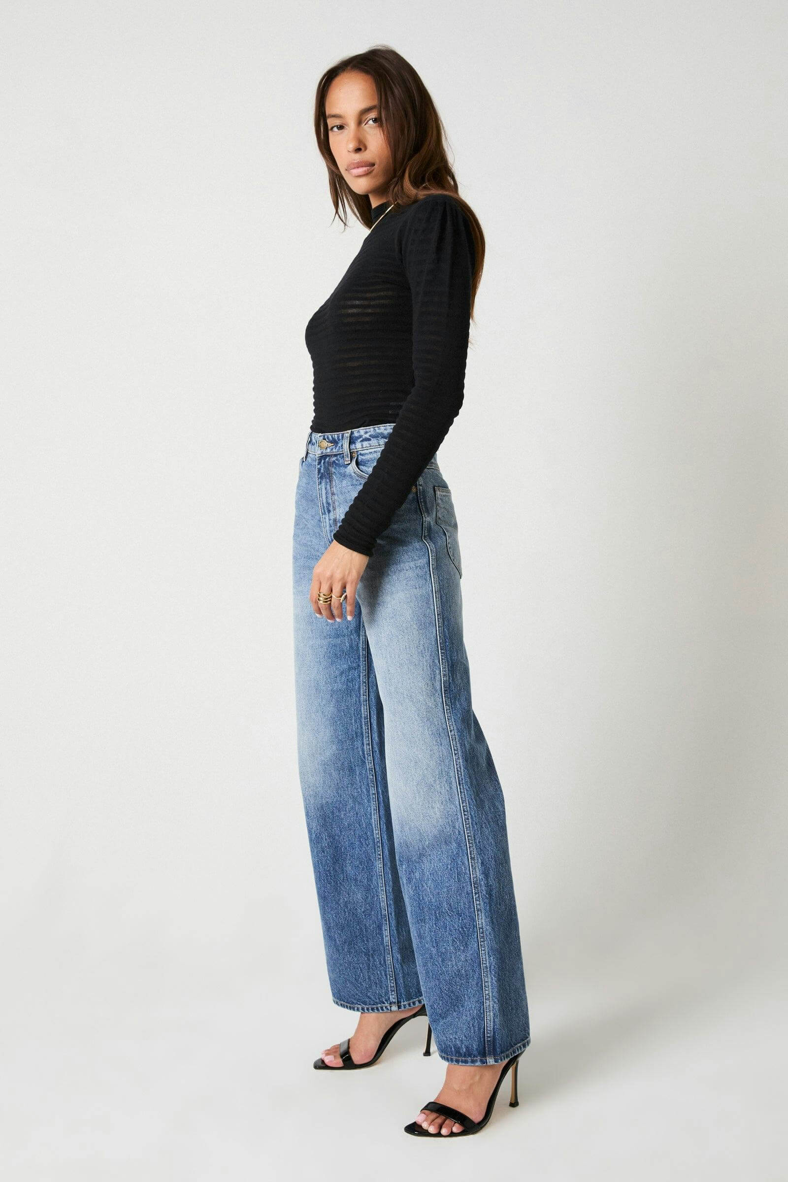 Rollas Jeans studio flare in mid vintage blue