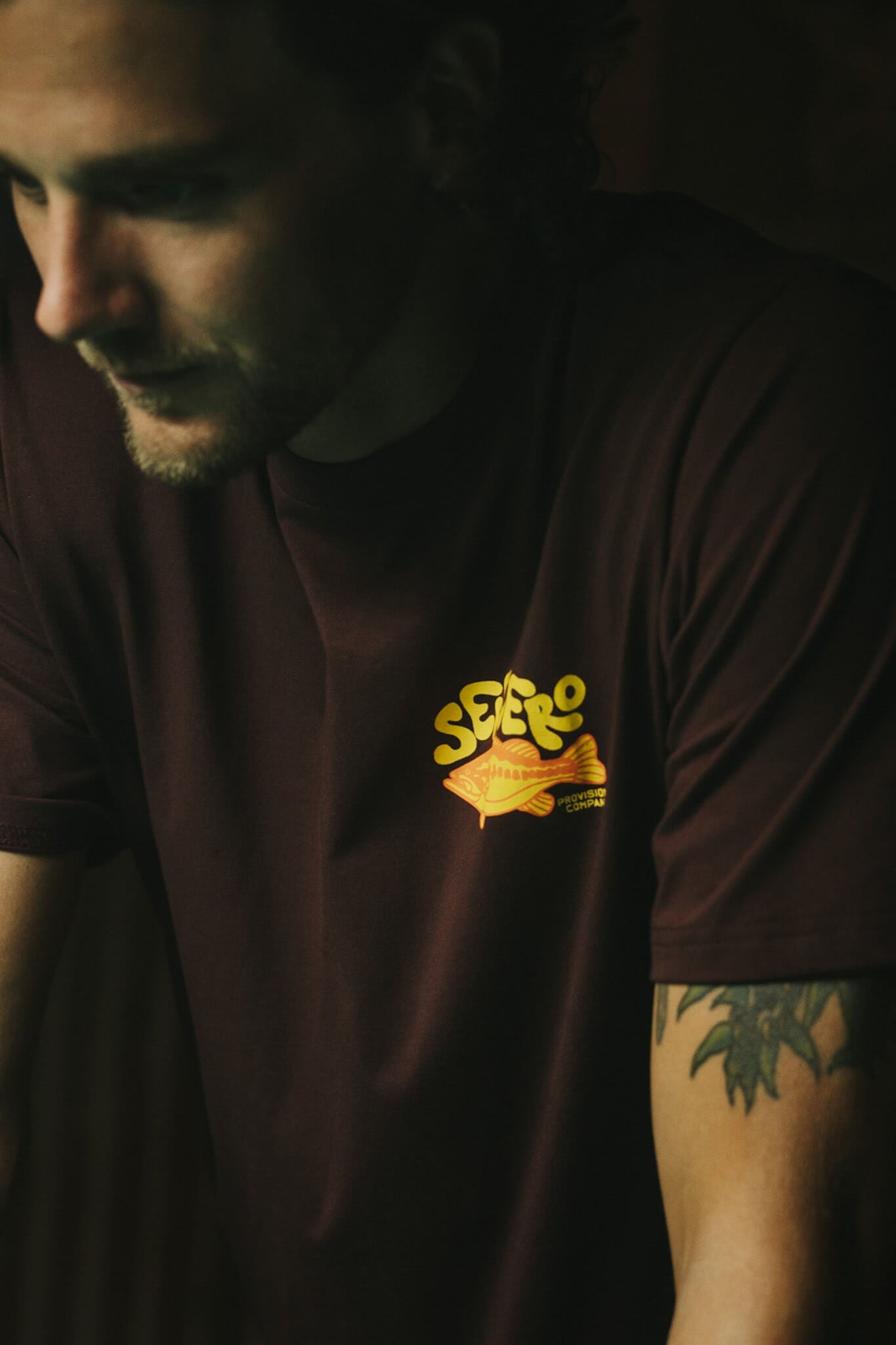 Sendero Lunker Tee in burgundy