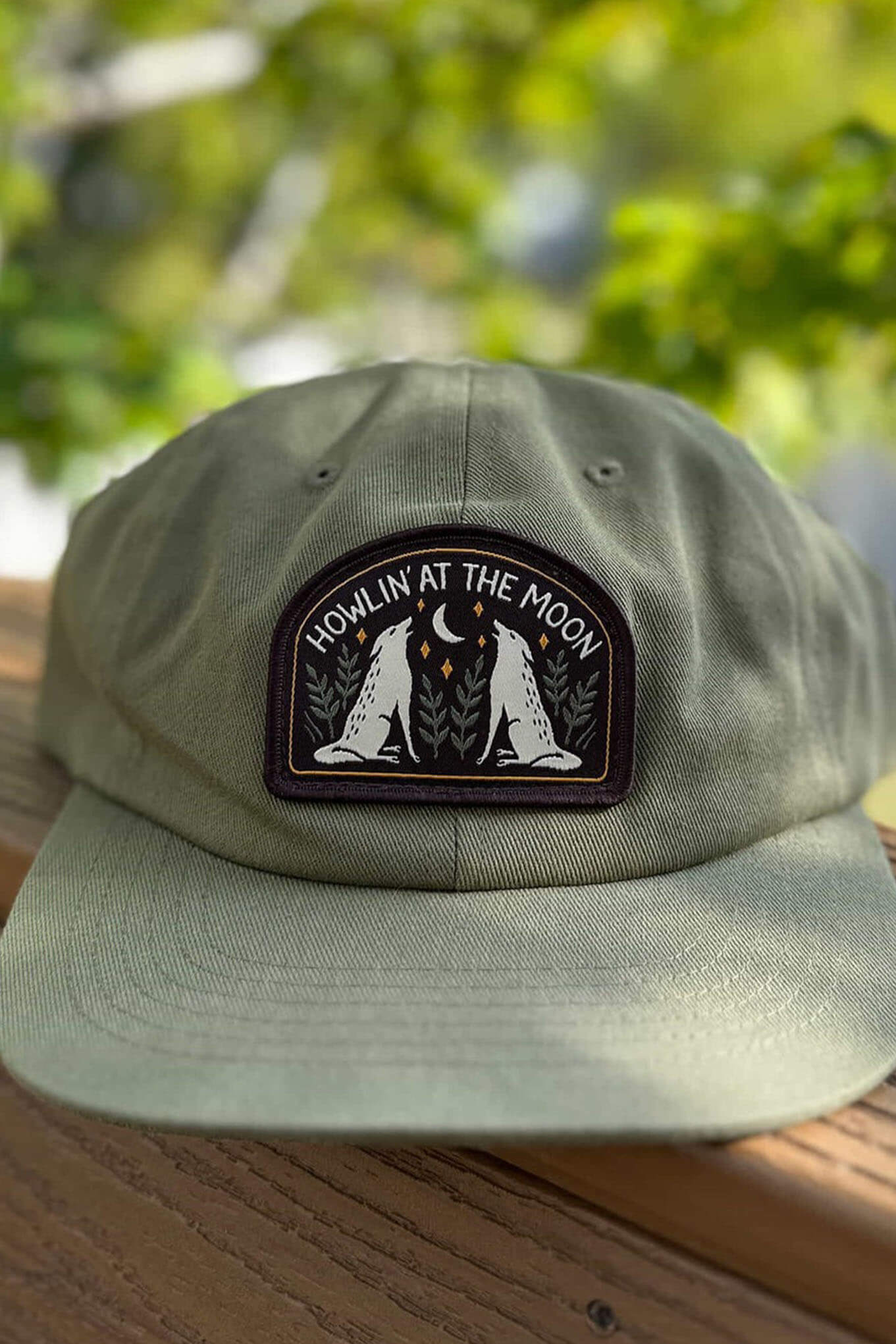 Trek Light Howlin at the moon hat