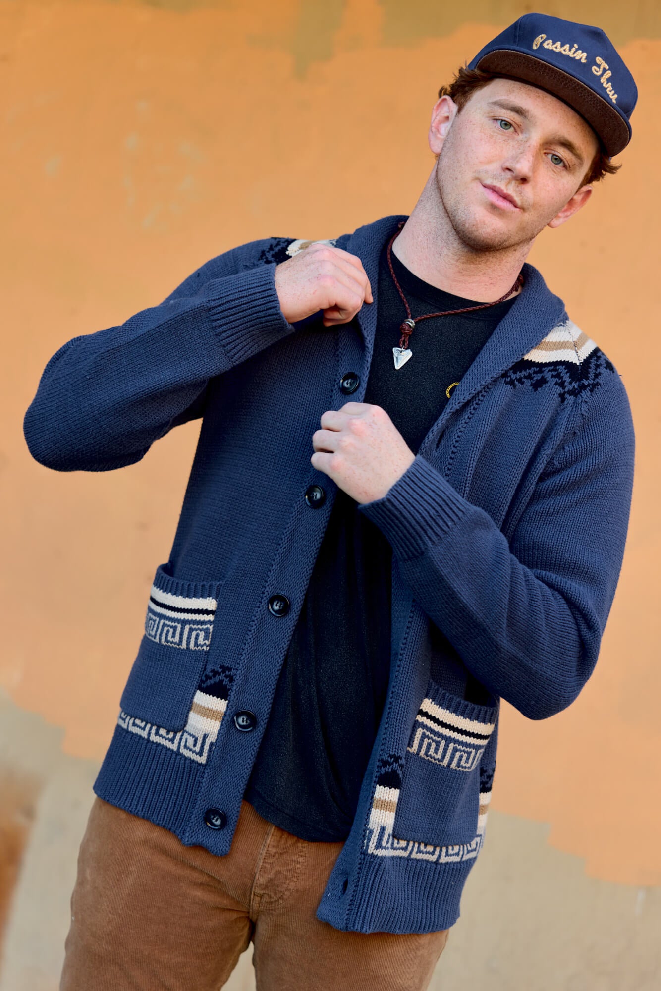 Mens thick knitted cardigan with two front pockets