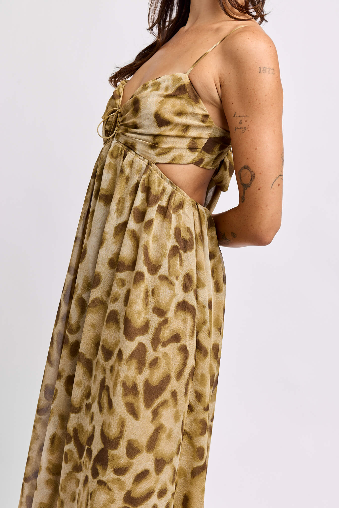 Wmens dress with side cutouts and back tie