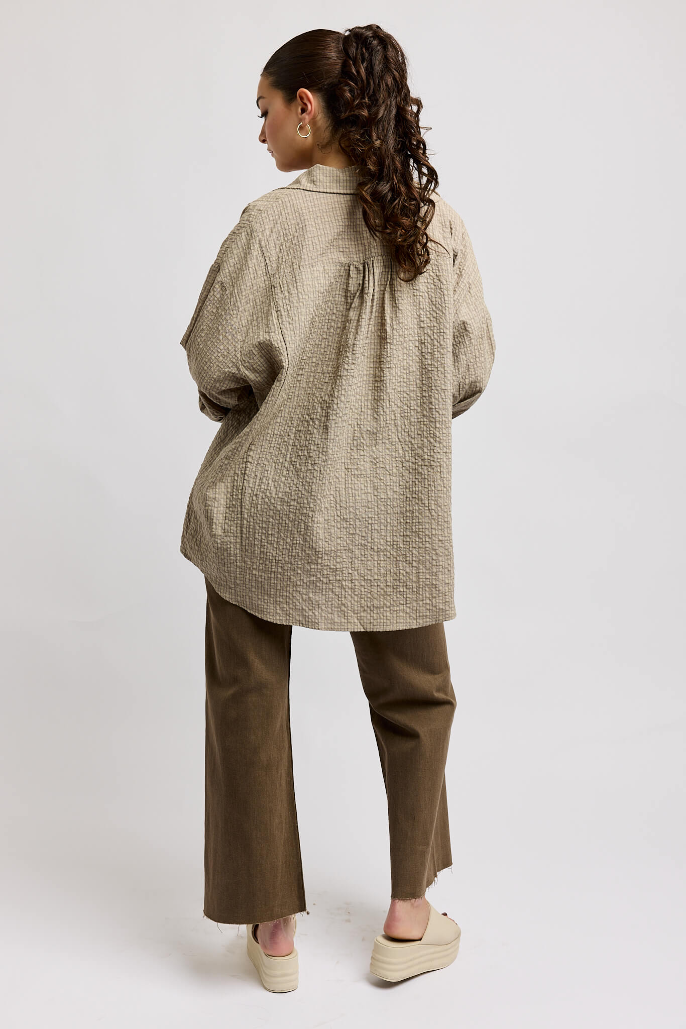 Womens relaxed fit collared buttonup shirt