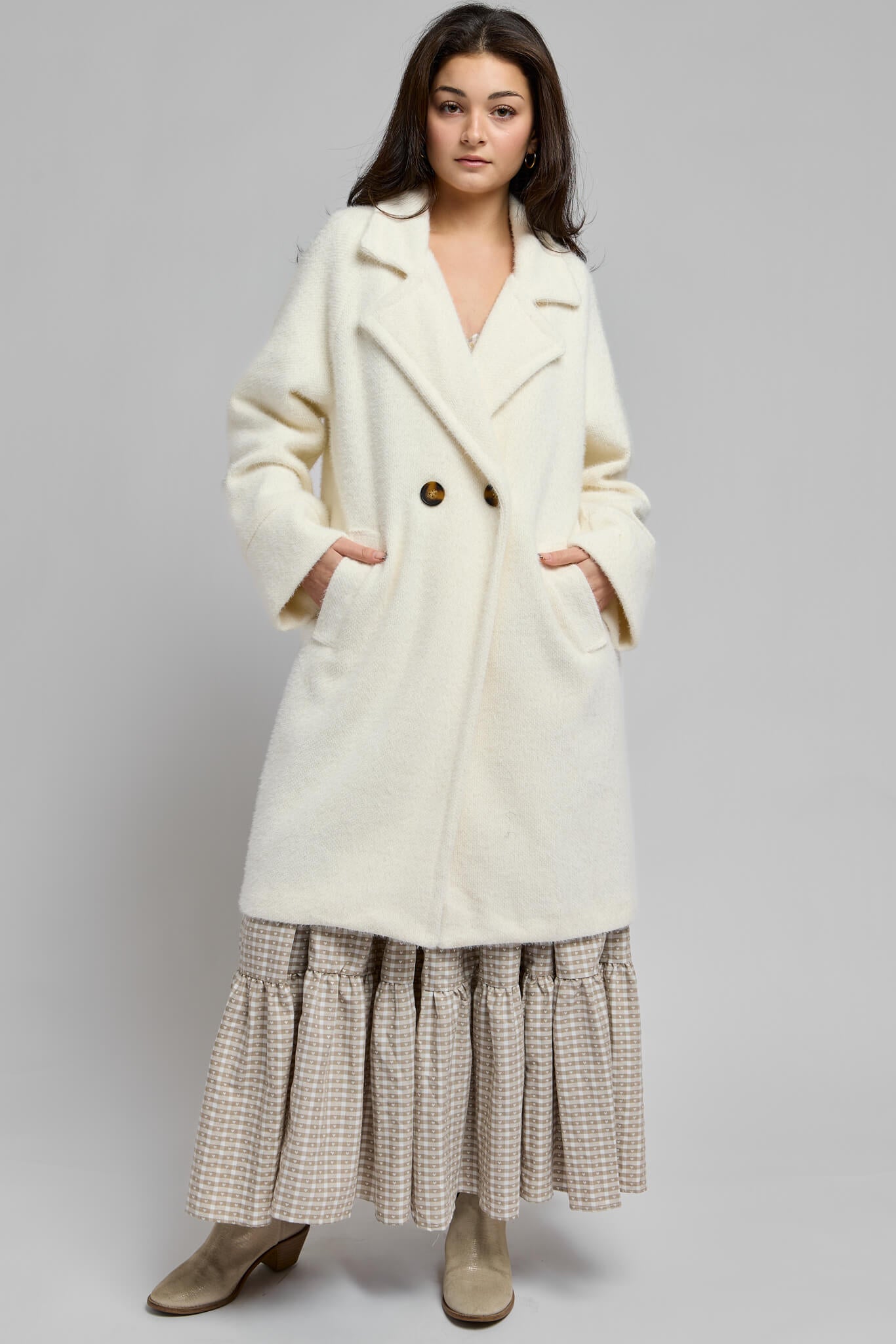 Womens collared trench coat with front button details