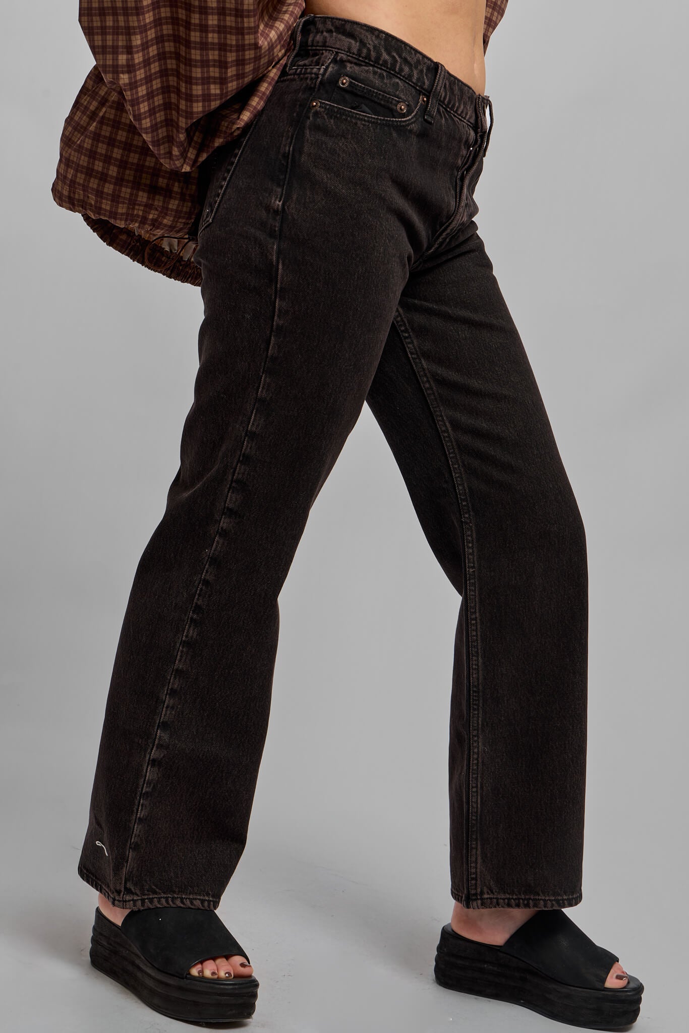 Rolla's 90's boyfriend denim jean in chocolate tint