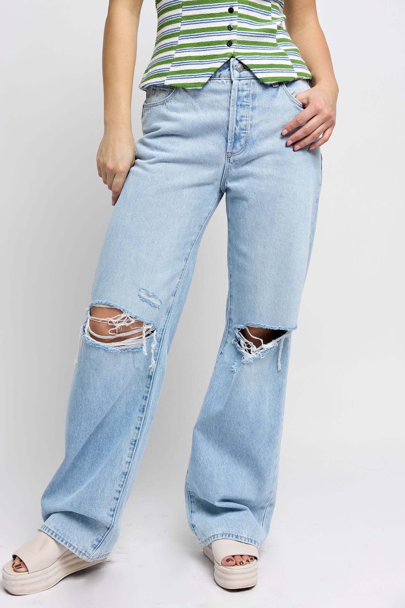 Rollas Jeans Kate Baggy Jean in Light Vintage Blue