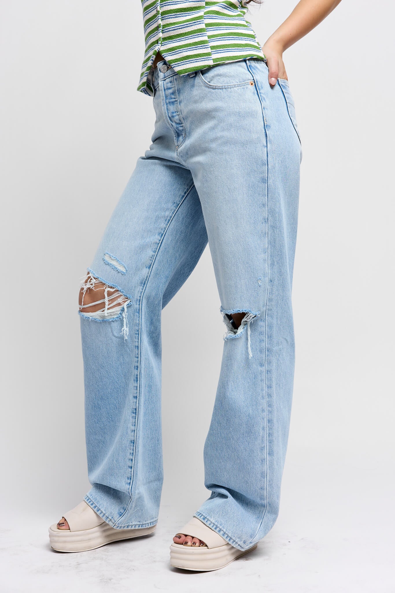 Rollas Jeans Kate Baggy Jean in Light Vintage Blue