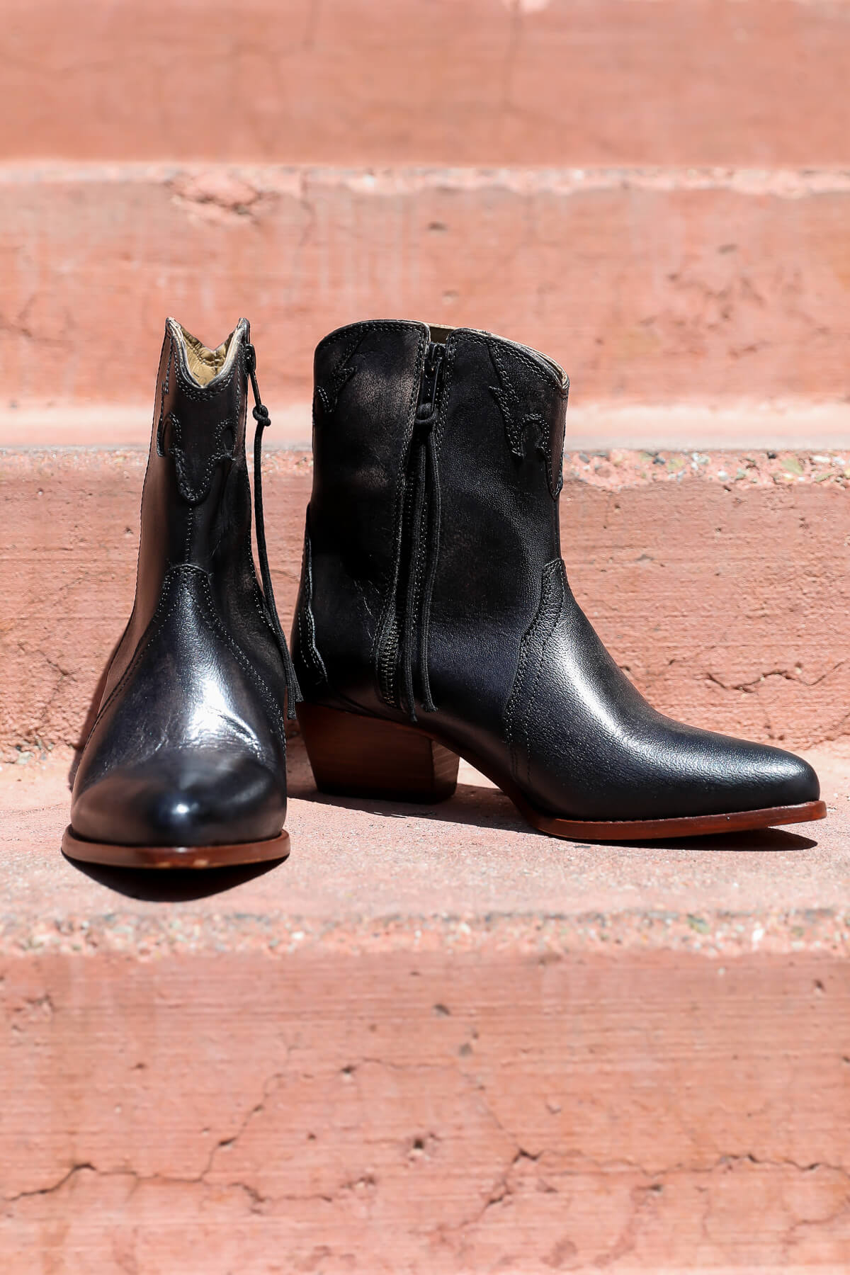 New Frontier black leather boots | Kariella