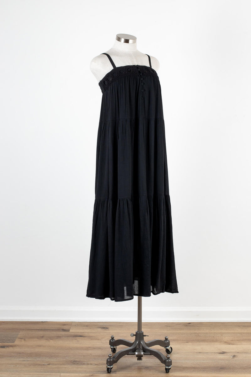 Black tiered loose fitting maxi dress | Kariella