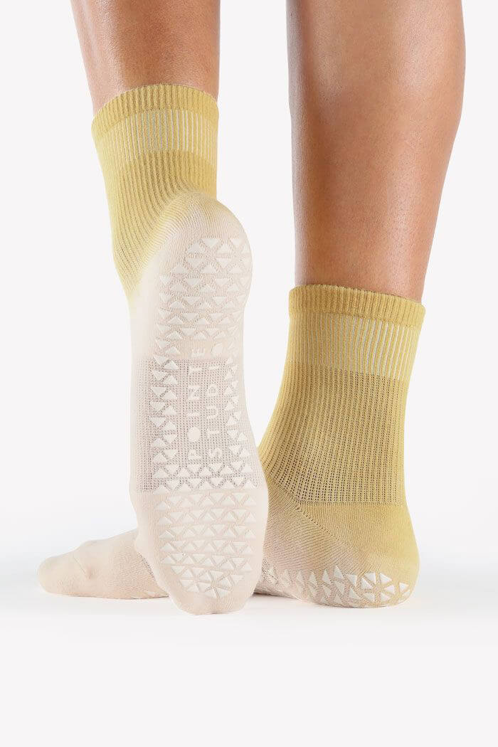 barre and pilates grip socks